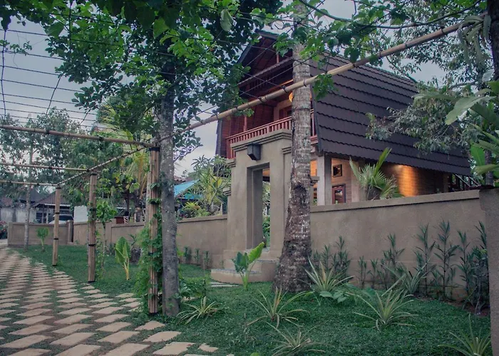 Rural Atmosphere At Bali Coconut House In Delodsema Village Séjour chez l'habitant *