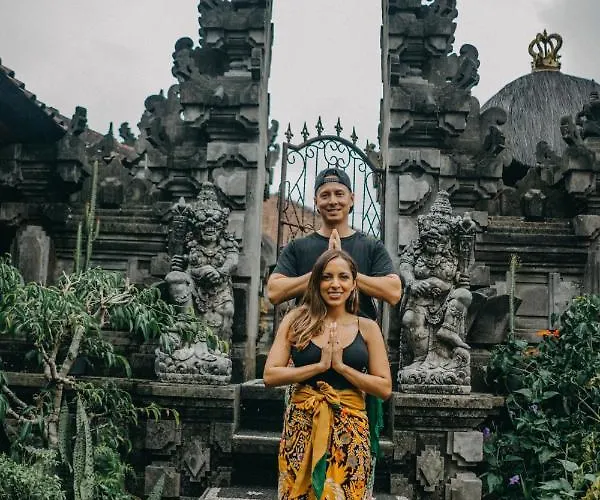 Rural Atmosphere At Bali Coconut House In Delodsema Village Séjour chez l'habitant *